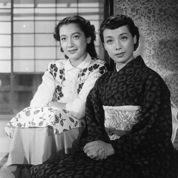 Setsuko_Hara_and_Chikage_Awashima_in_Bakushu_(1951) (1)